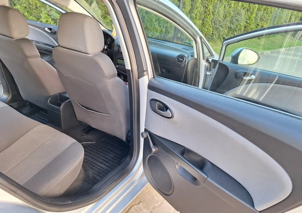 Seat Leon cena 18500 przebieg: 197000, rok produkcji 2011 z Moryń małe 79